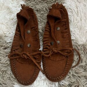 Minnetonka Brown Fringe Moccasins